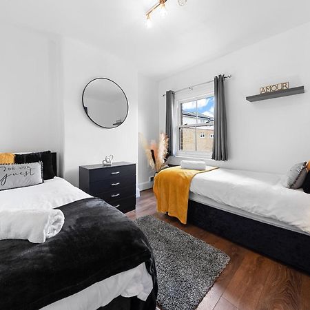 The Hogwarts Retreat - Cinema Room - Special May Offer - 25Th - 31St Watford  Esterno foto
